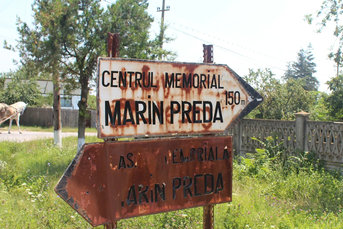 Au trecut 96 de ani de la nașterea marelui singuratic, iar casa memorială a lui Marin Preda stă să cadă...