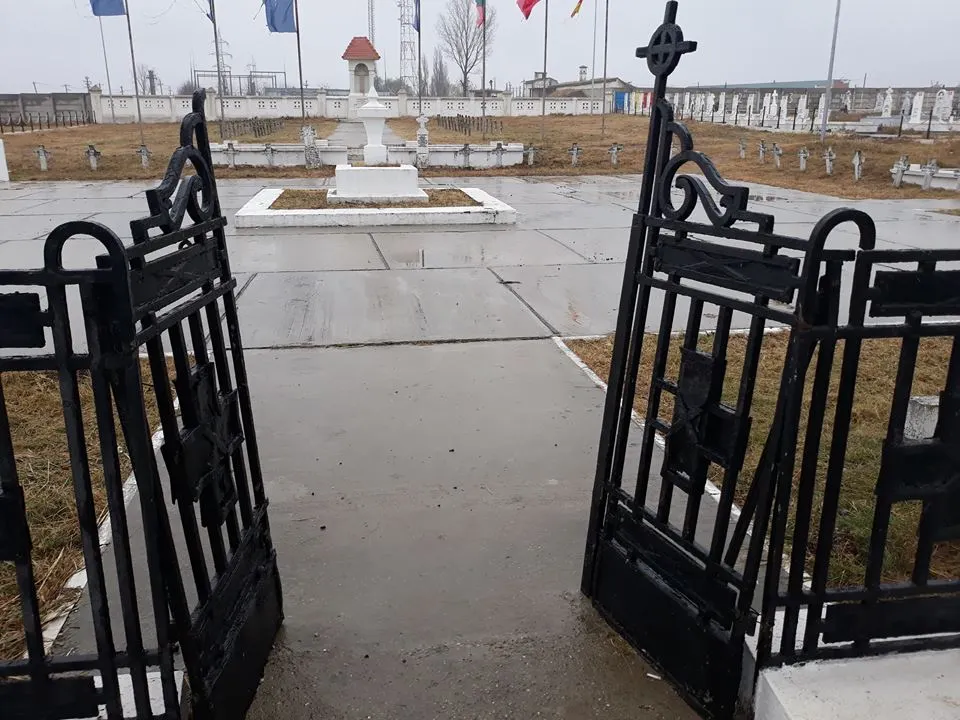 Cimitirul Eroilor din Alexandria, în paragină!