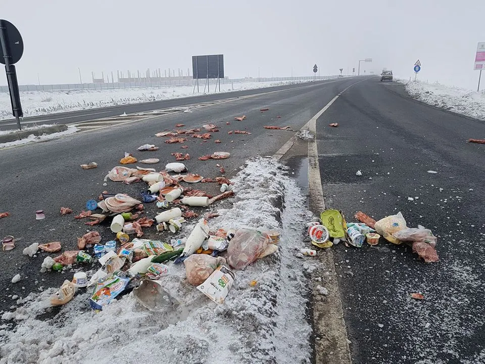 În Teleorman, carnea de porc se găsește pe toate drumurile. La propriu!