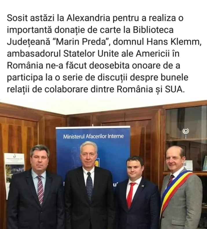 Ambasadorul SUA a donat cărți bibliotecii din Alexandria