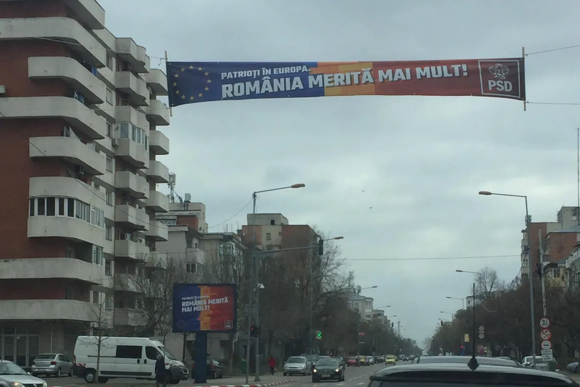 PSD a împânzit Alexandria cu bannere electorale