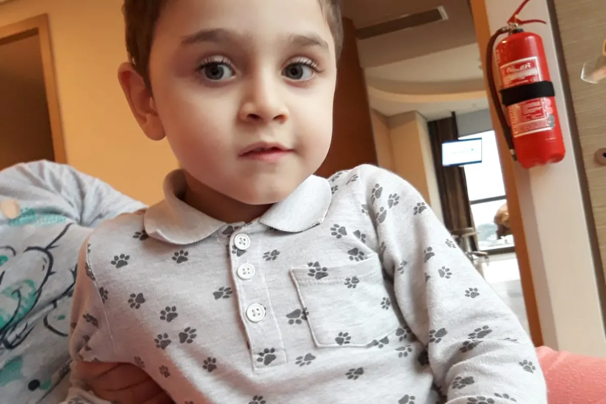 Micuțul Eric are nevoie de ajutorul nostru