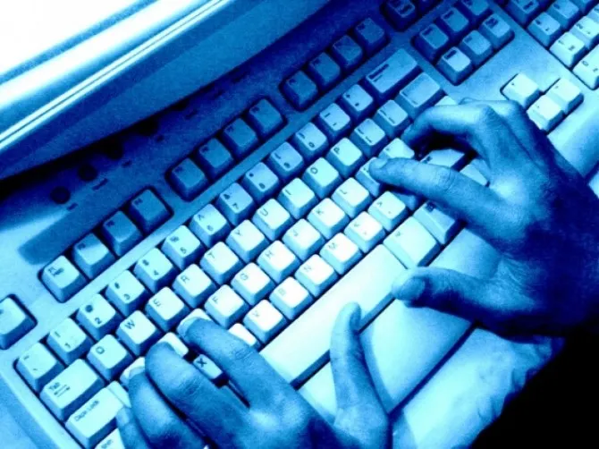 Sechestrată în apartamentul unui tânăr pe care l-a "cunoscut" pe Facebook