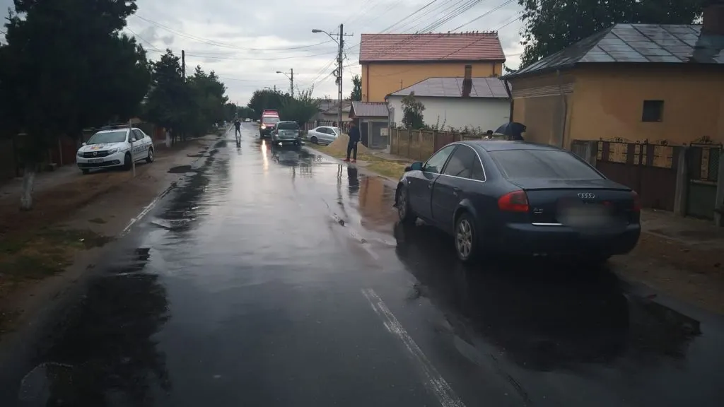 Accident rutier! O depășire riscantă a băgat în spital o femeie
