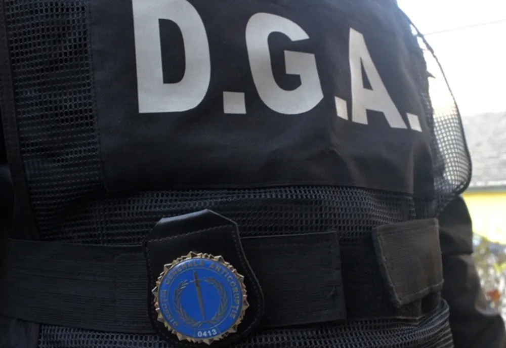 Trei polițiști din Roșiorii de Vede au refuzat să primească o mită de 1.000 de euro