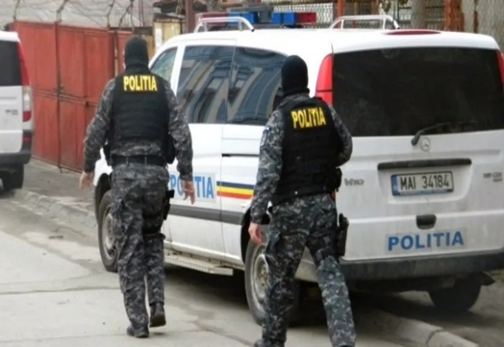 Mascaţii au descins la înmormântarea unui bărbat răpus de COVID-19, la Roşiorii de Vede