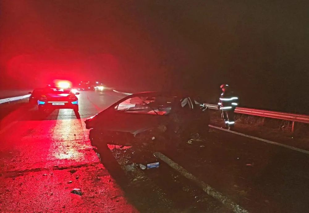 FOTO. IMPACT între două maşini, în Teleorman. Una s-a răsturnat