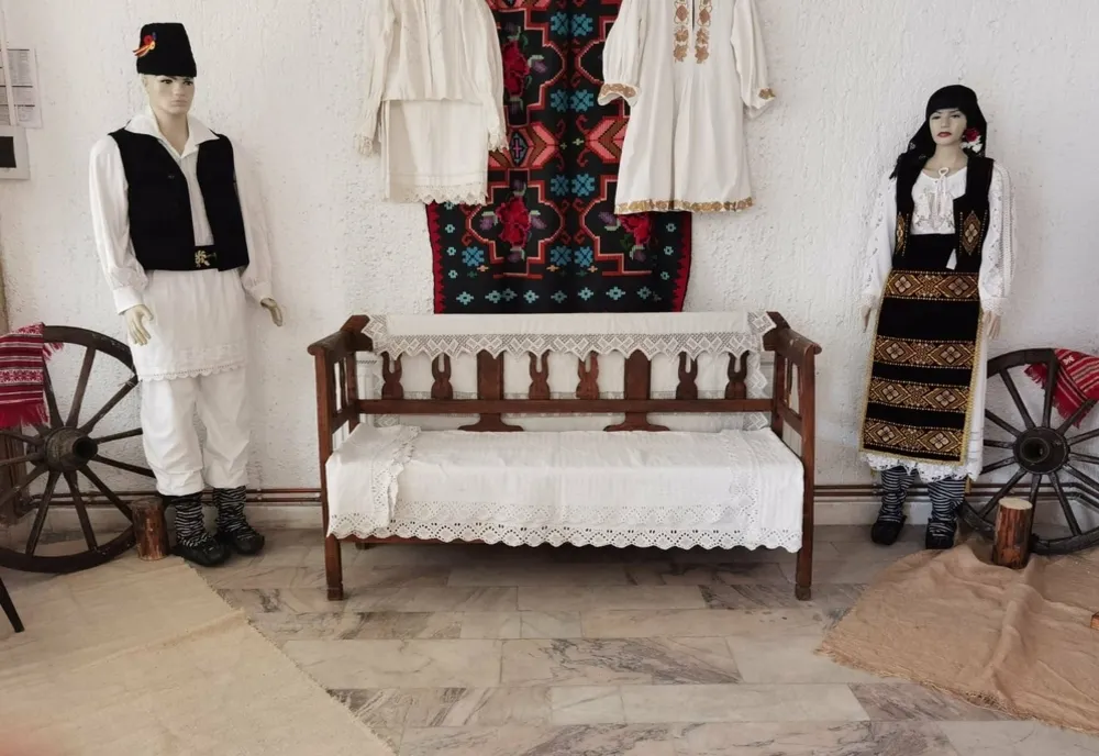 La 90 de ani prezentă la Târgul Meșterilor Populari din România
