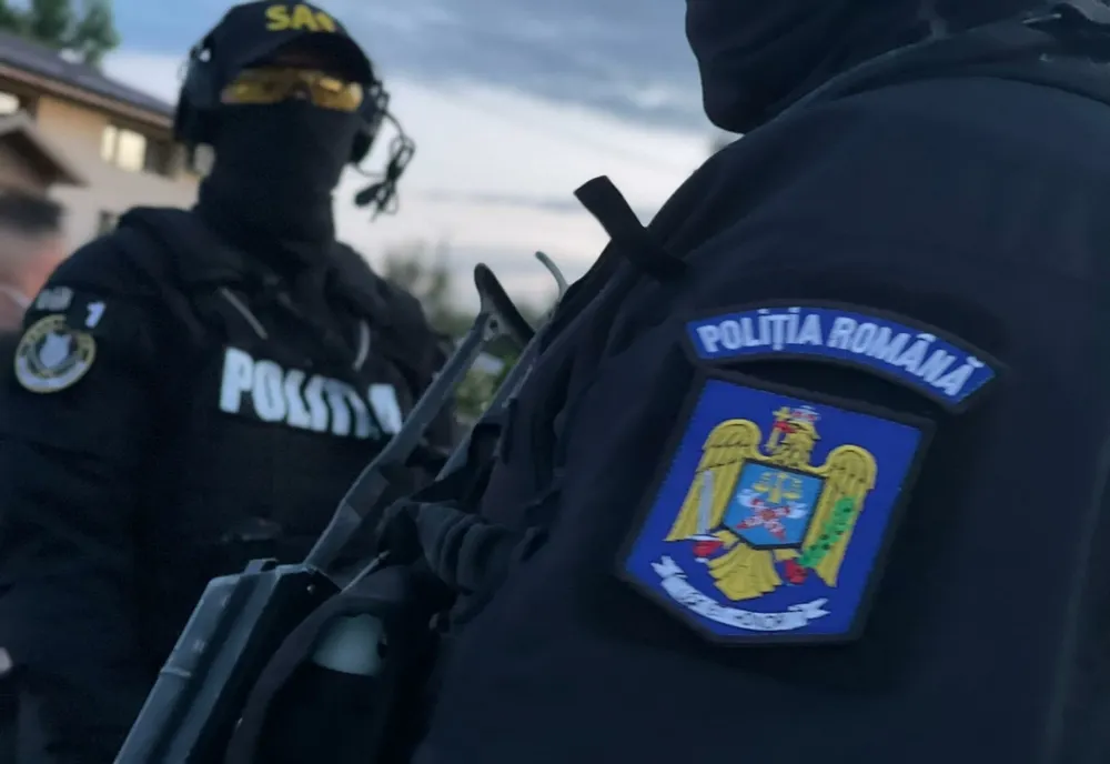 VIDEO. Reţea din Teleorman, specializată în jefuirea de morminte, destructurată de poliţişti