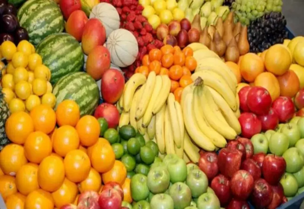 Fructe și legume aduse din străinătate, vândute în magazinele de la noi cu etichetă românească