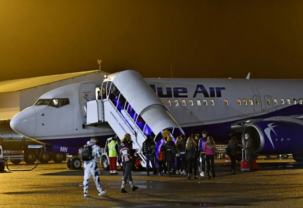 Unul din grupurile de români blocaţi în Aeroportul Internaţional Dubai a revenit în România