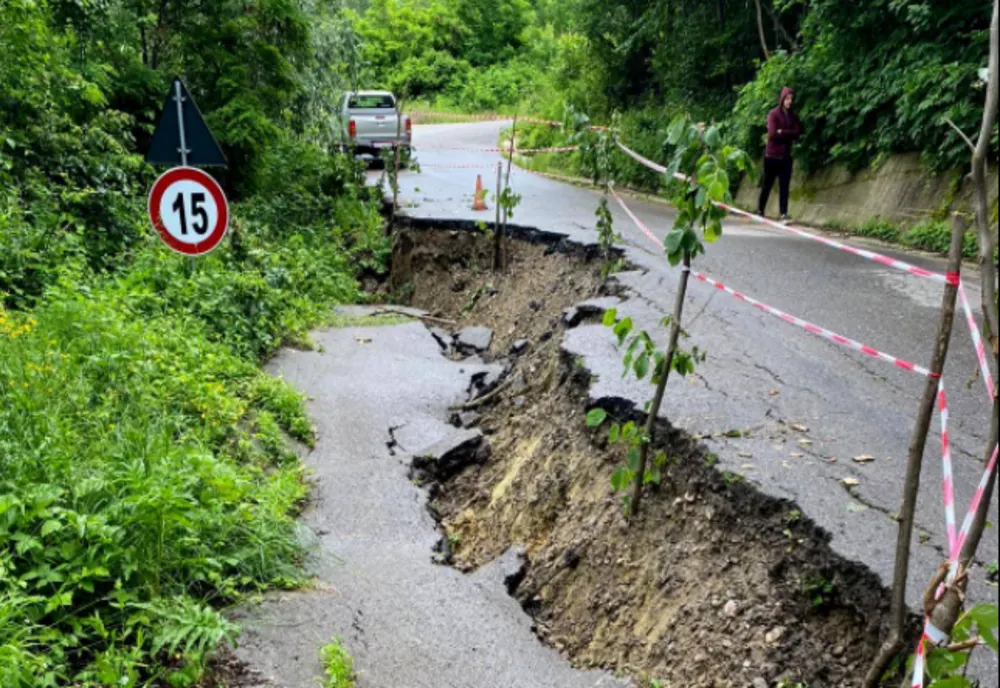 Tragedie fără margini: Peste 100 de morți, în urma unei alunecări de teren