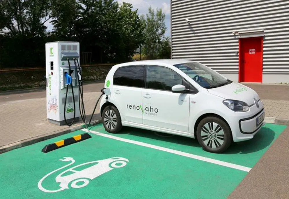 STUDIU: INTERESUL PENTRU MAȘINILE ELECTRICE, ÎN SCĂDERE ÎN FAVOAREA MOTOARELOR CLASICE