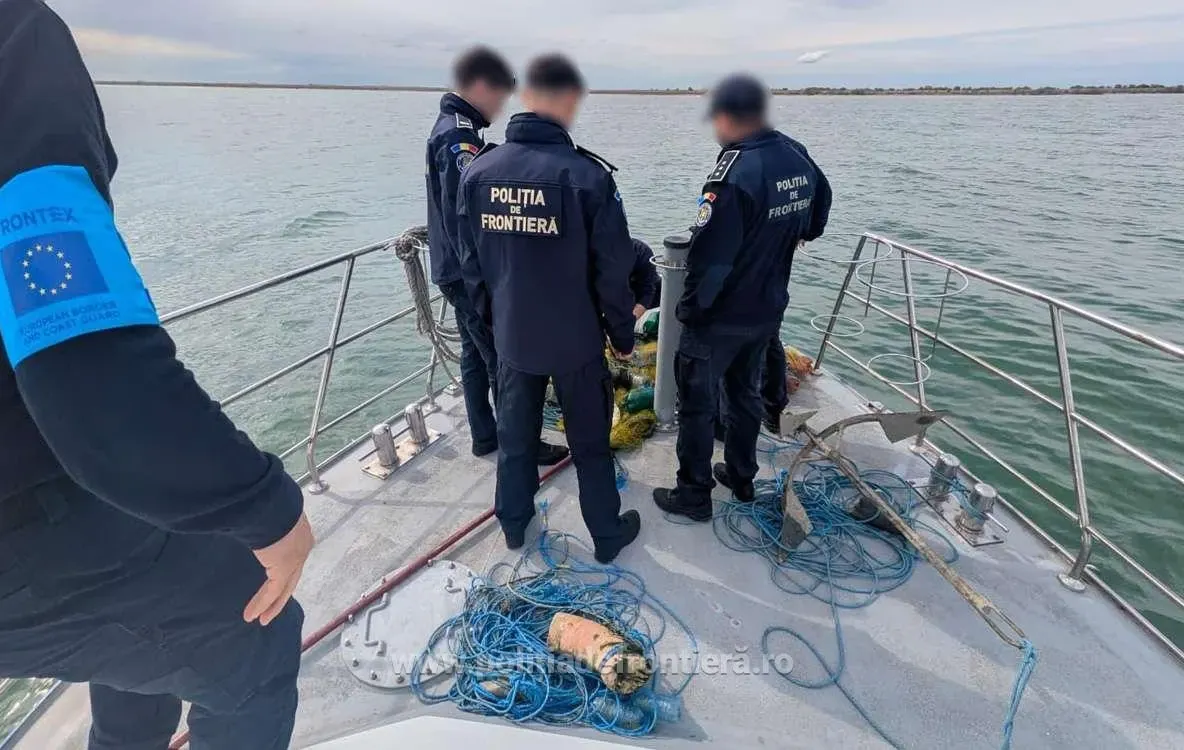 Sârb salvat de polițiștii de frontieră români după ce a adormit pe un colac în mijlocul Dunării