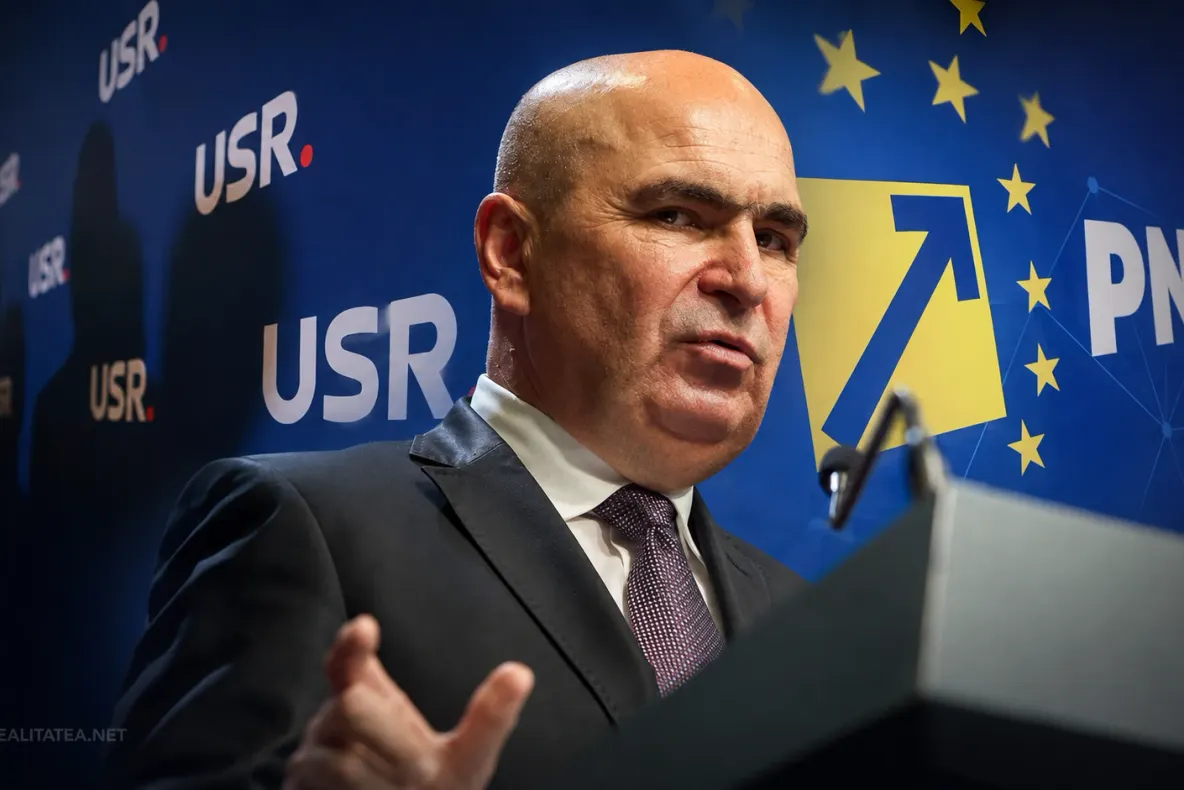 Bolojan recrutează din USR și construiește un nou pol electoral: atacuri coordonate pentru menținerea la putere
