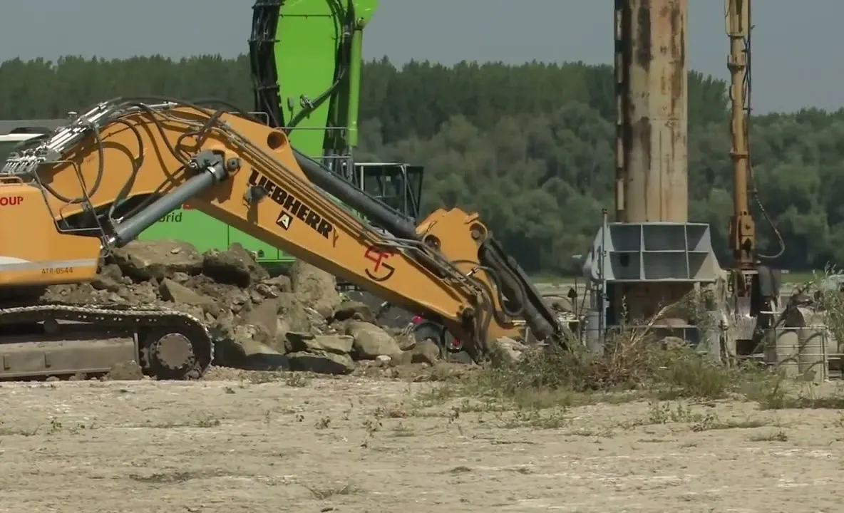 Operațiunea de pe brațul Bala al Dunării se reia astăzi, la ora 10. Patru barje urmează să fie scufundate