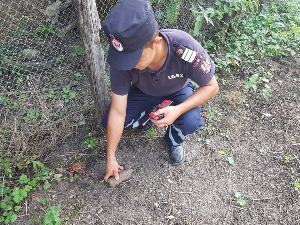 Proiectil exploziv de război, descoperit în curtea unui teleormănean
