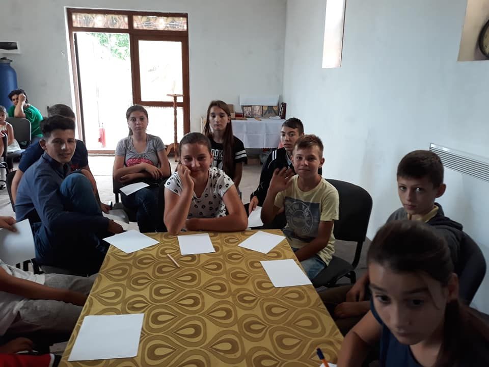 Trimite un copil din comuna Trivale Moșteni la școală! - o campanie a preotului Bogdan Nedea