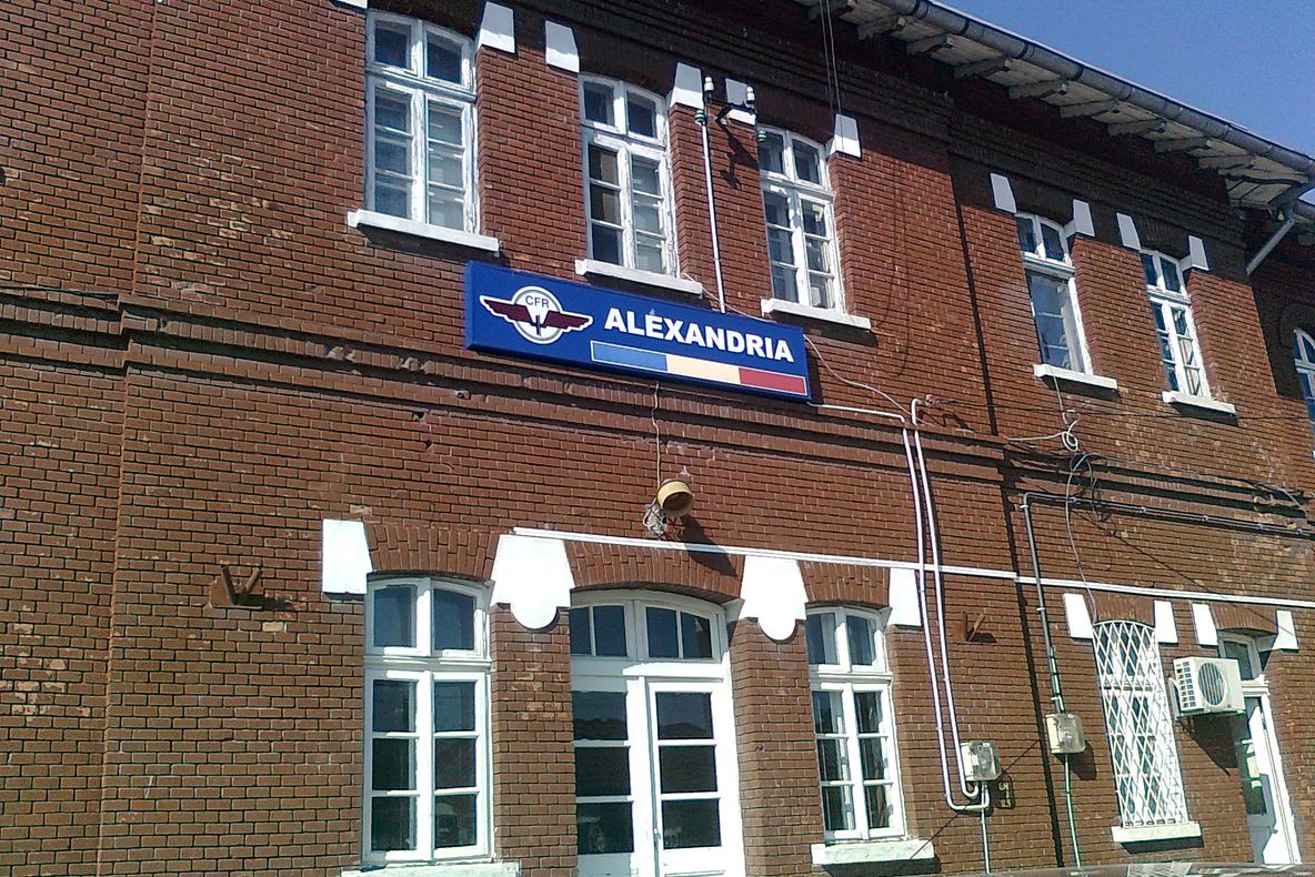Gara din Alexandria, monument istoric lăsat în paragină