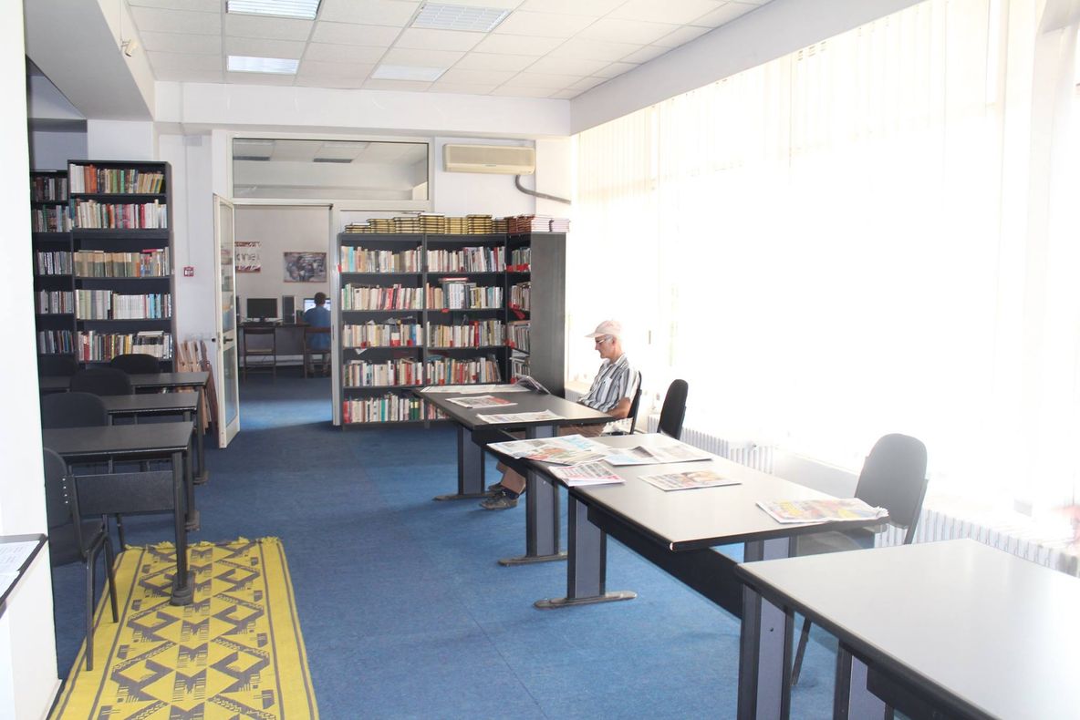 În județul fără librării, oamenii nu merg nici la bibliotecă