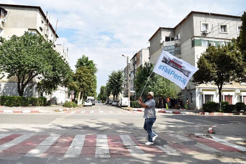 O sută de voluntari au strâns astăzi semnături împotriva penalilor în Teleorman