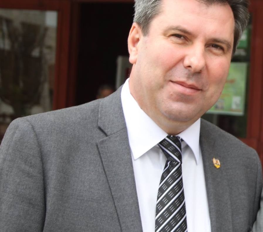 Cât câștigă Florinel Dumitrescu pentru a păzi Prefectura Teleorman?