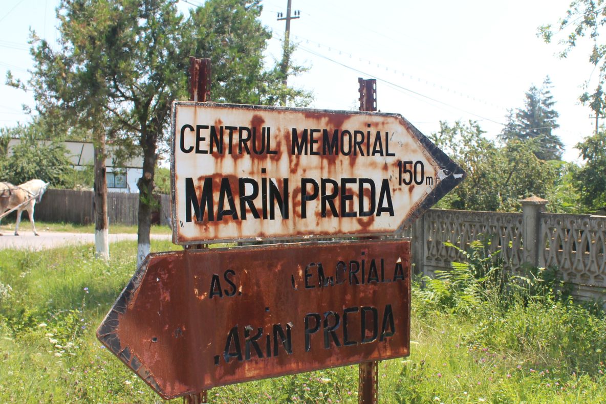 Au trecut 96 de ani de la nașterea marelui singuratic, iar casa memorială a lui Marin Preda stă să cadă...