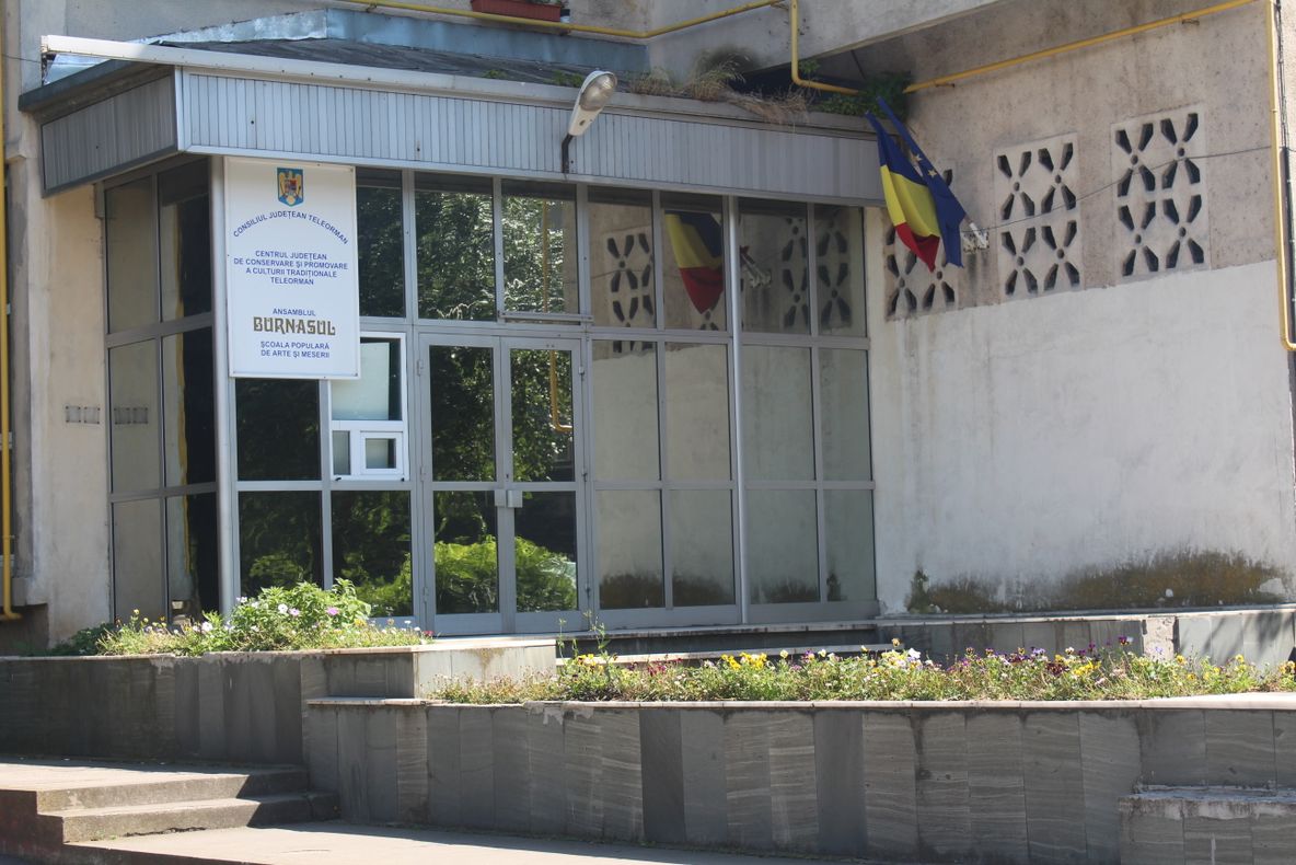 Banii destinați culturii teleormănene se cheltuie pe salarii