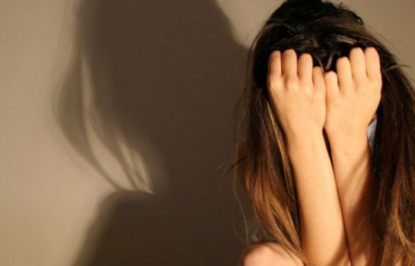 O elevă de 14 ani din Teleorman își acuză profesorul de hărțuire sexuală