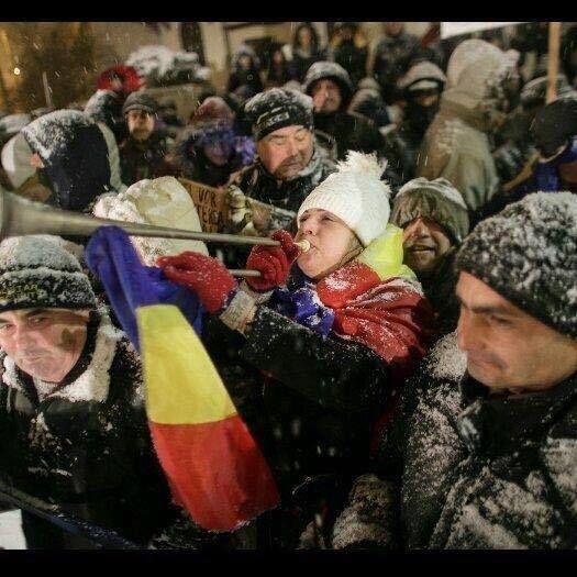 Masterat gratuit la Universitatea "Valahia" pentru consilierul județean Cristiana Alcea