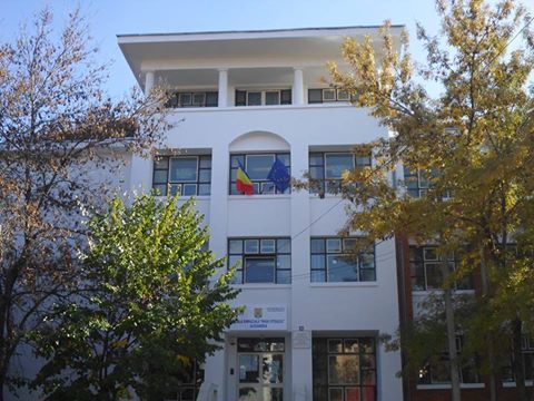 Cele șapte femei care s-au bătut în fața școlii Mihai Viteazul au fost reținute pentru 24 de ore