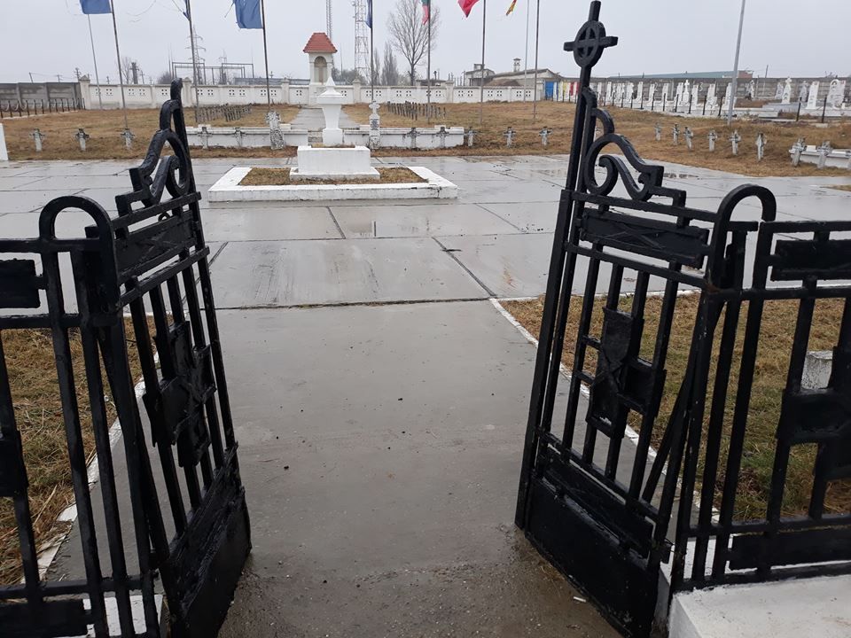 Cimitirul Eroilor din Alexandria, în paragină!