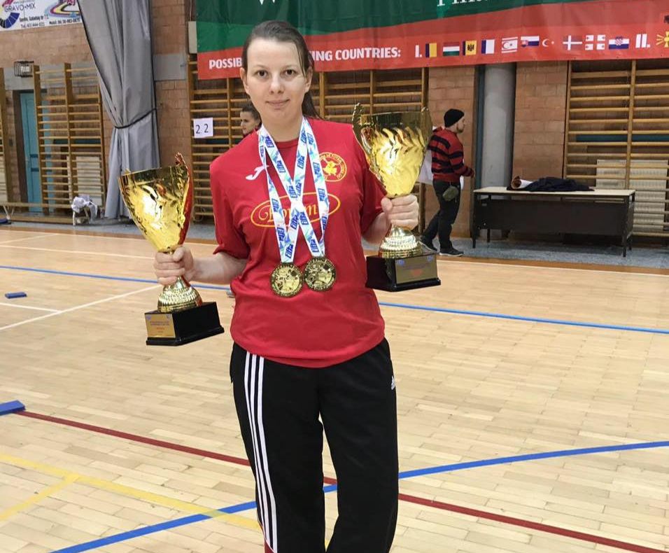 Sportiva Paula Paraschiv din Alexandria, două medalii de aur la Campionatul Mondial de fotbal-tenis
