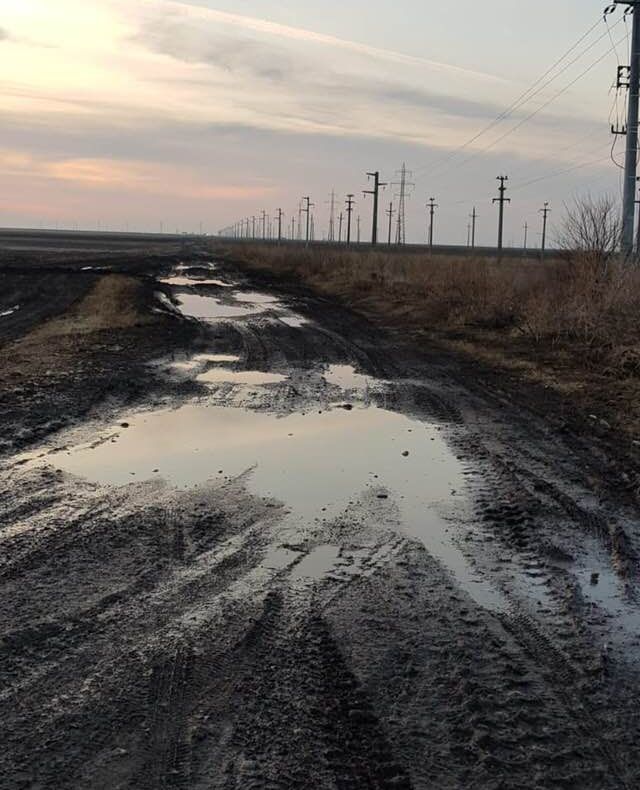 Cum arată un drum județean care duce în Teleorman...