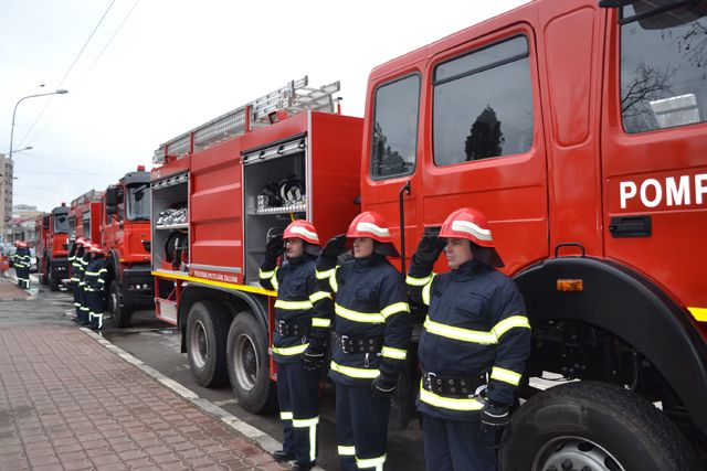Șapte ofițeri și subofițeri ai ISU Teleorman au fost înaintați în grad