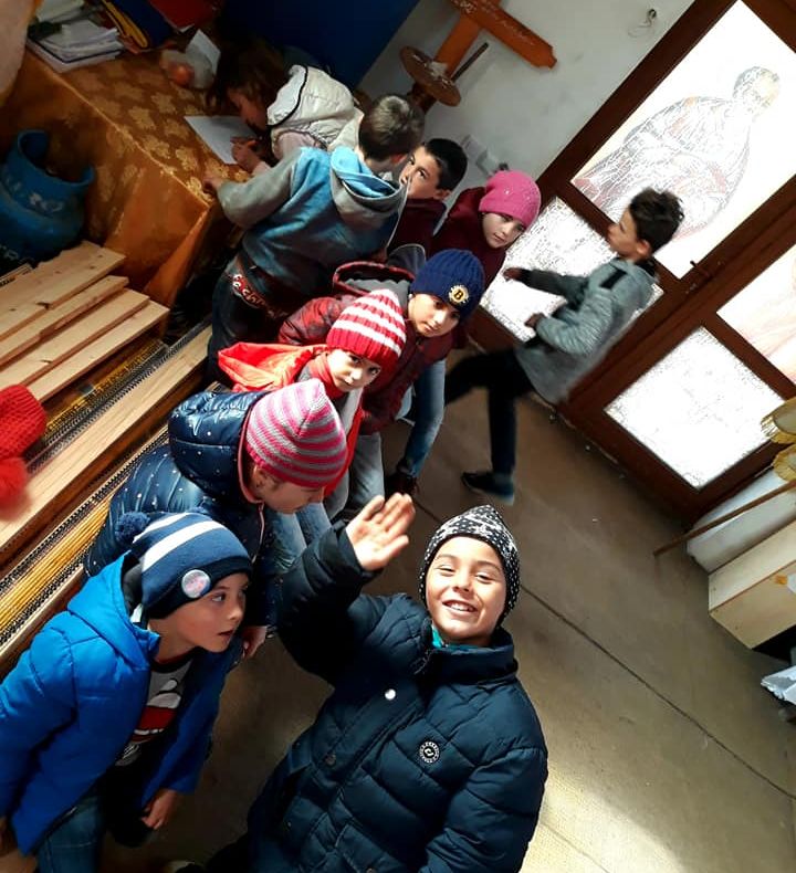 Îmbracă un copil de Paște