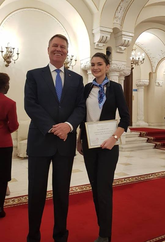 Teleormăneanca Daria Burtea a fost premiată la Cotroceni pentru performanțele sale la franceză
