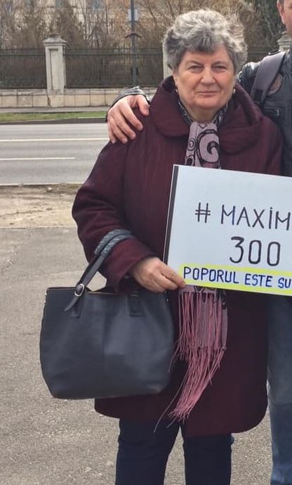 O fostă învățătoare din Teleorman strânge semnături pentru inițiativa ”300 parlamentari”