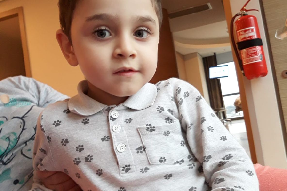 Micuțul Eric are nevoie de ajutorul nostru