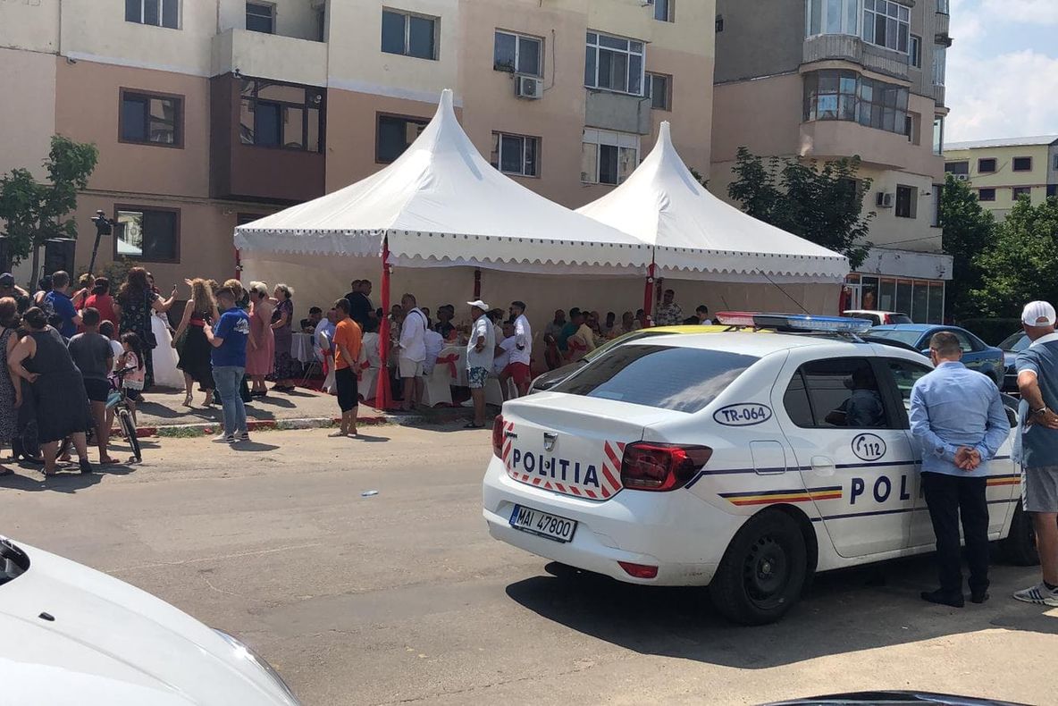 Video - Nuntă ca-n povești (de groază) în centrul Alexandriei