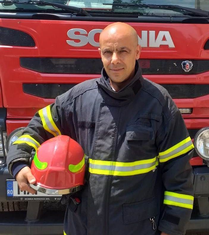 Un pompier din Roșiorii de Vede și-a demonstrat eroismul în timpul liber