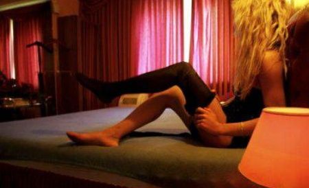 O adolescentă din Alexandria, obligată de prietenul ei să întrețină relații sexuale pe bani