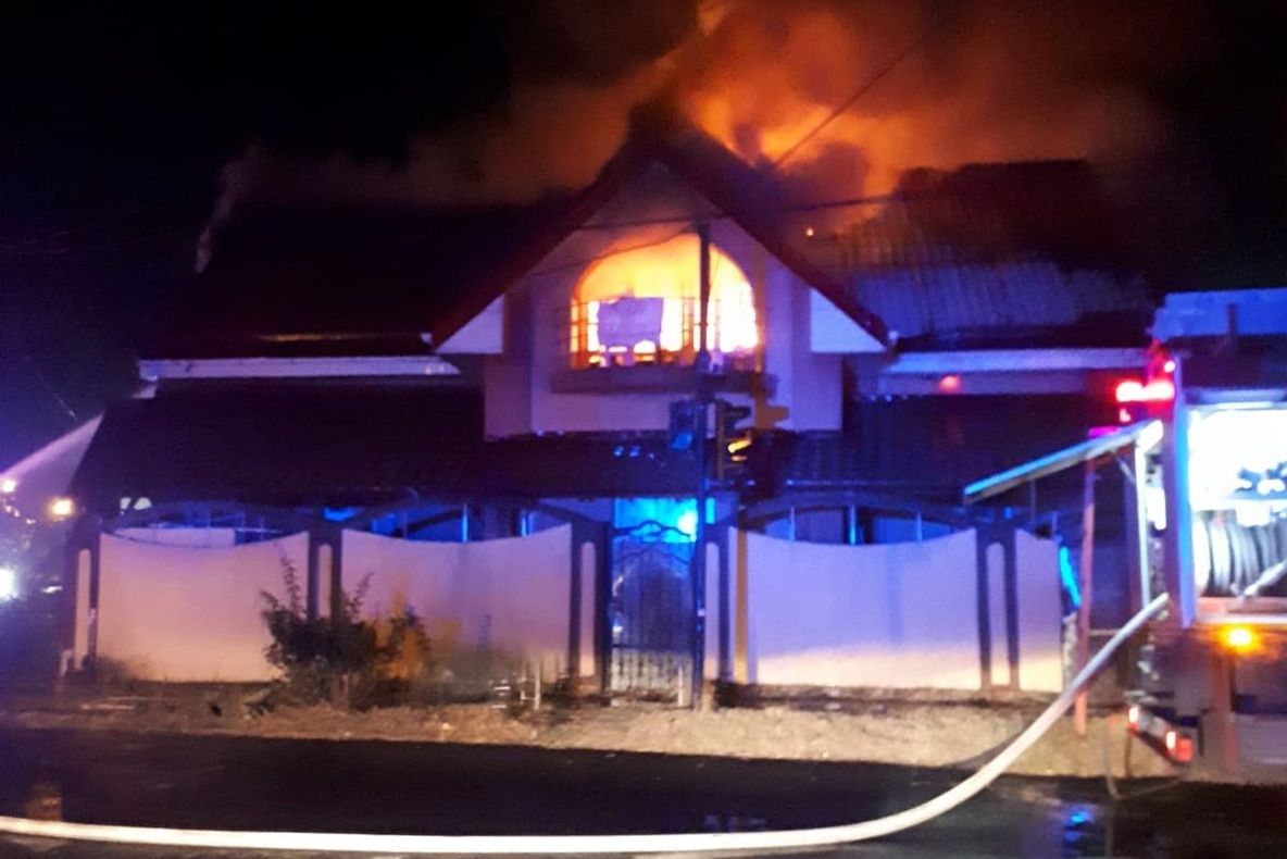 Răzbunare în stil mafiot! Duşmanii i-au incendiat vila