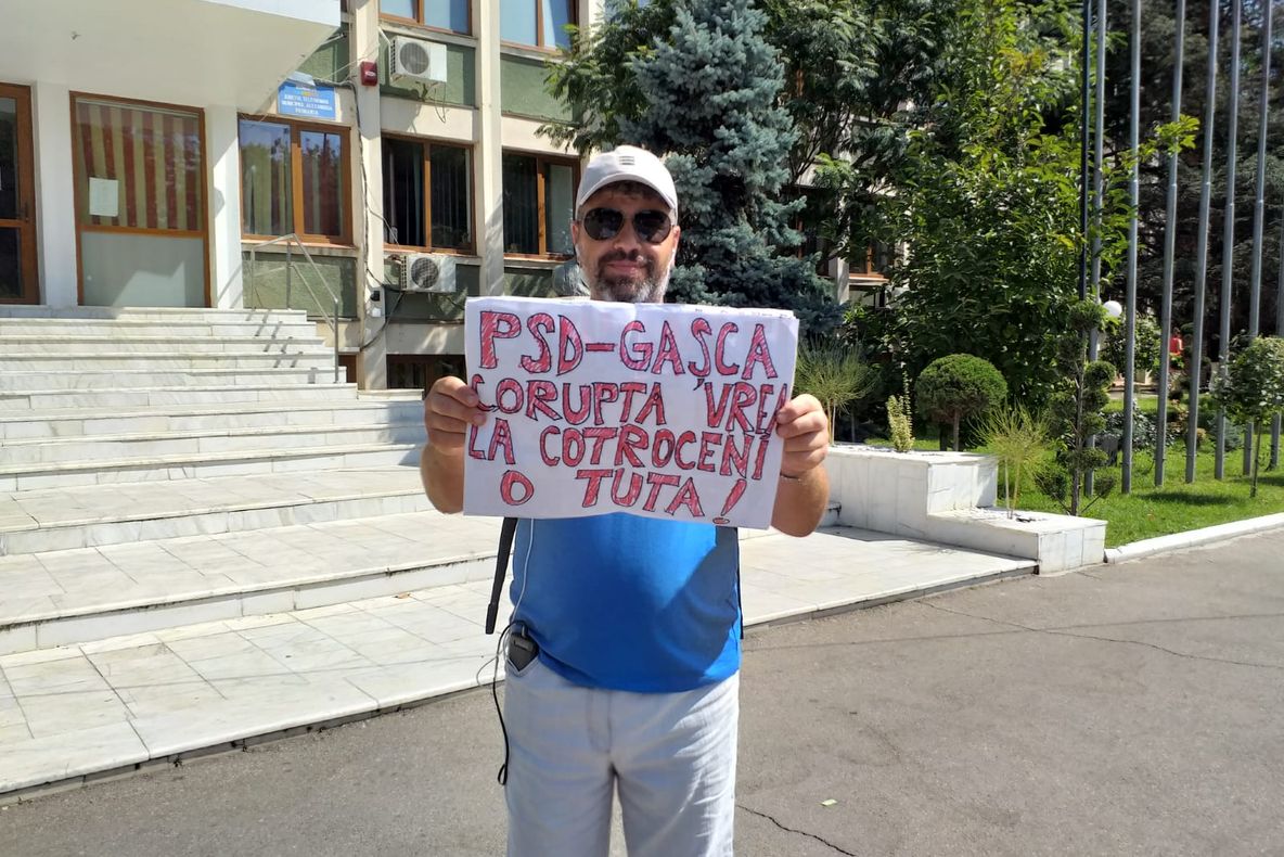 Protest inedit la Primăria Alexandria