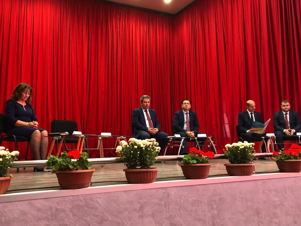 Viorica Dăncilă n-a venit la deschiderea anului universitar, dar l-a trimis pe Mihalache