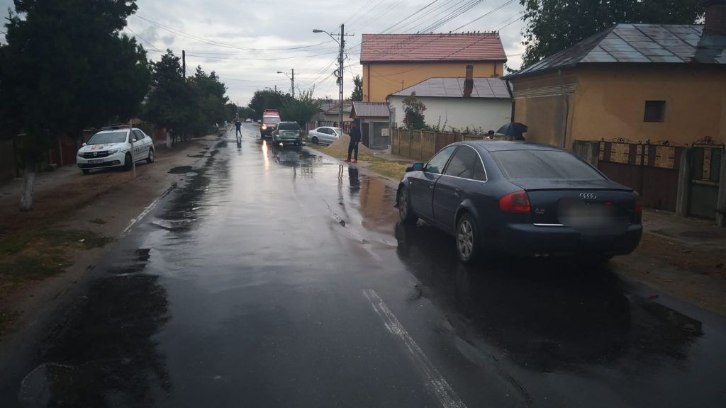 Accident rutier! O depășire riscantă a băgat în spital o femeie