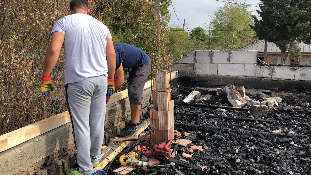 Mobilizare de forțe pentru ajutorarea familiei care a rămas fără casă din cauza incendiului