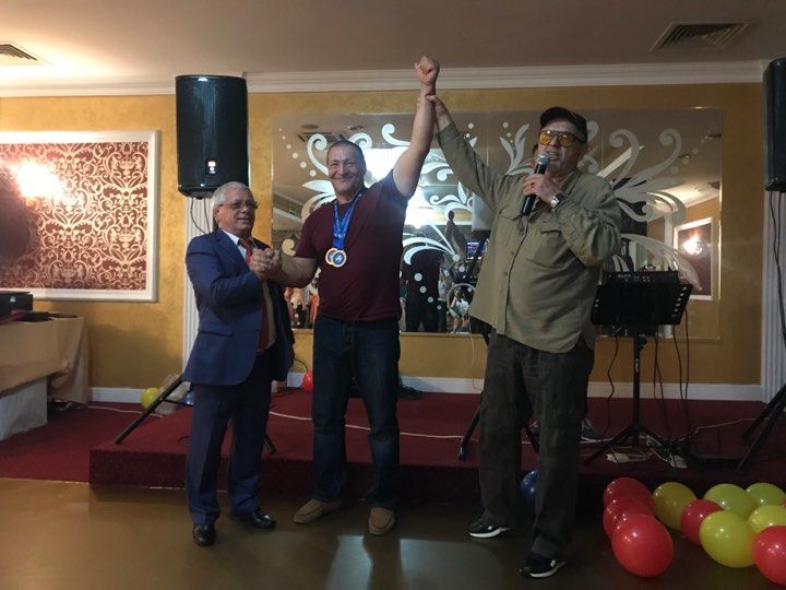 Campionul mondial Attila Szabo, primit cu aplauze de prietenii din Teleorman