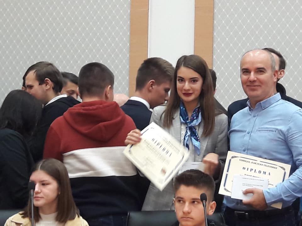 Premii în bani pentru elevii din Teleorman cu rezultate bune la olimpiade și concursuri scolare