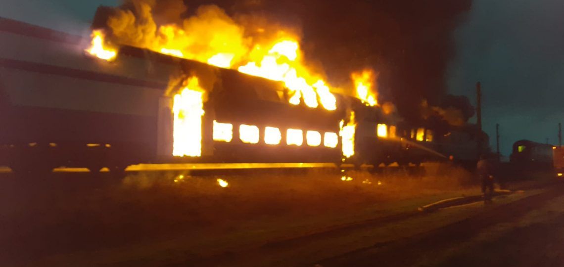 Un tren a luat foc! Aproximativ 50 de călători au fost evacuați